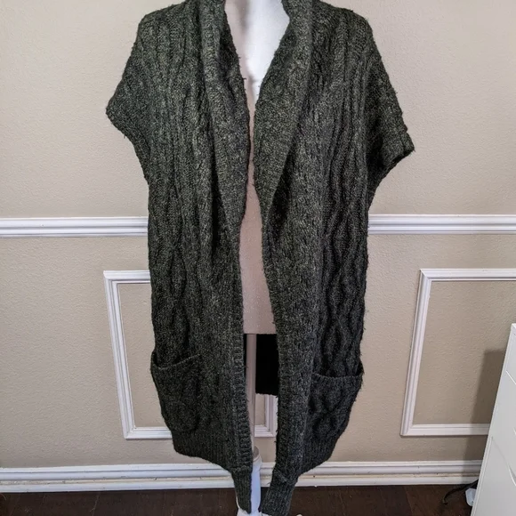 Alice + Olivia Dark Green Oversized Wool & Alpaca Short Sleeve Sweater Shacket - Picture 2 of 6